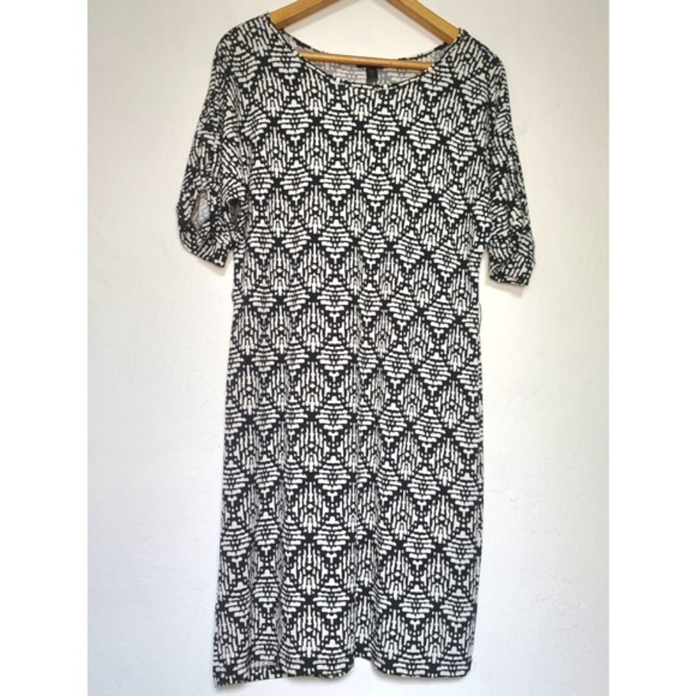 Forever Black and White Geometric Print Dress Size Small